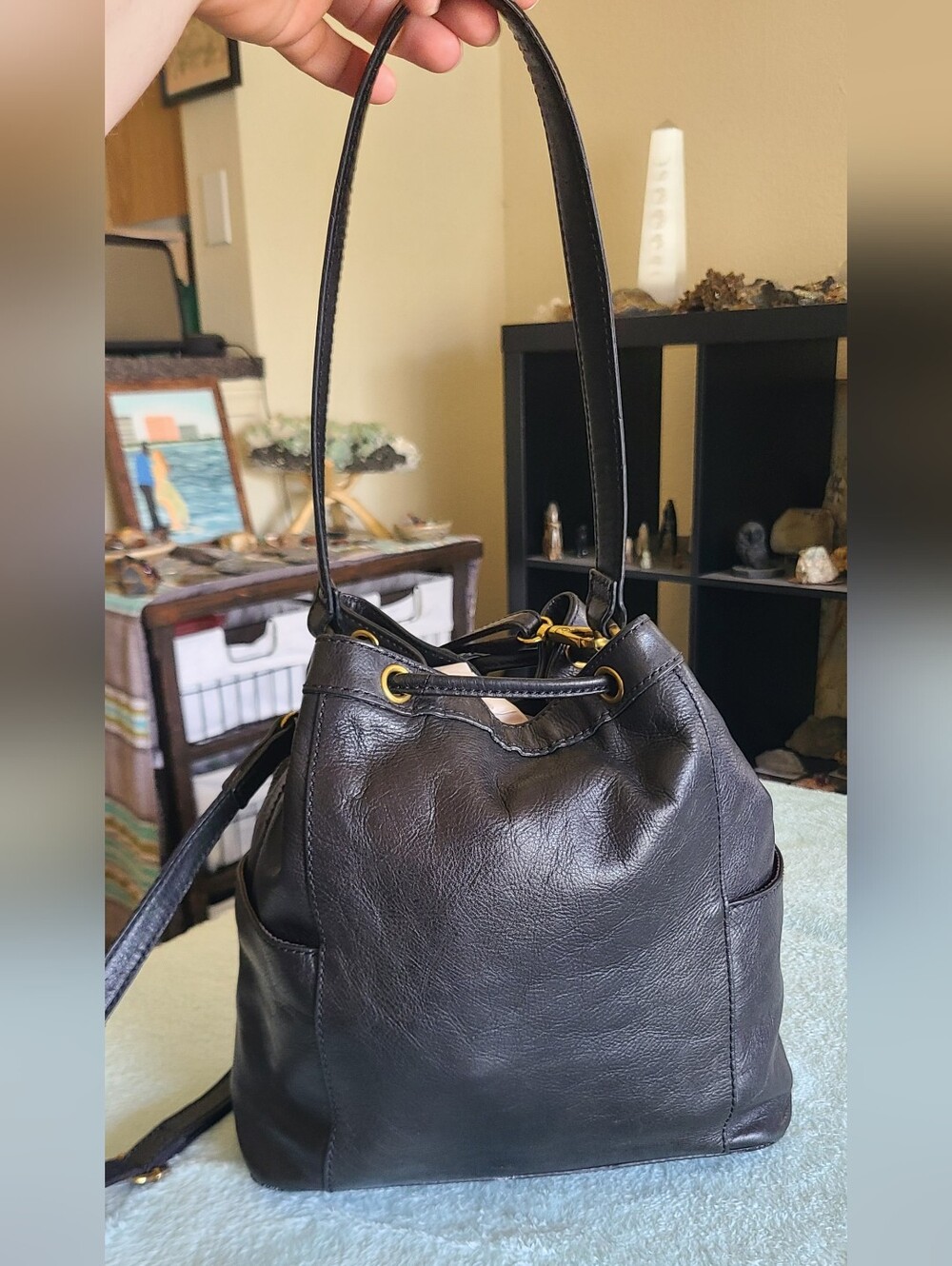 Vintage Fossil Black Leather Drawstring Shoulder Bag with Gold Hardware - Picture 4 of 13